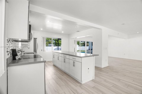 Купить виллу или дом в Холливуд, Флорида 3 спальни, № 1988647 - фото 15