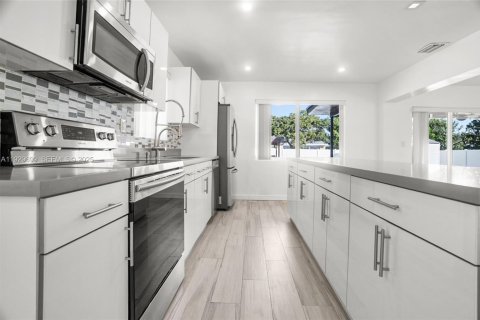 Купить виллу или дом в Холливуд, Флорида 3 спальни, № 1988647 - фото 16