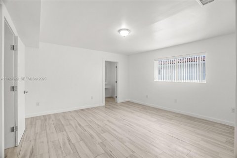 Купить виллу или дом в Холливуд, Флорида 3 спальни, № 1988647 - фото 25