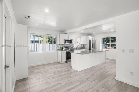 Купить виллу или дом в Холливуд, Флорида 3 спальни, № 1988647 - фото 11