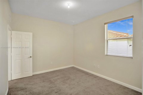 Adosado en alquiler en Miami, Florida, 4 dormitorios, 294.87 m2 № 1881827 - foto 28