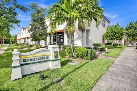 Adosado en alquiler en Miami, Florida, 4 dormitorios, 294.87 m2 № 1881827 - foto 1