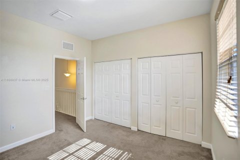Adosado en alquiler en Miami, Florida, 4 dormitorios, 294.87 m2 № 1881827 - foto 17
