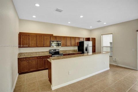 Adosado en alquiler en Miami, Florida, 4 dormitorios, 294.87 m2 № 1881827 - foto 9
