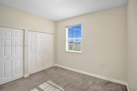 Adosado en alquiler en Miami, Florida, 4 dormitorios, 294.87 m2 № 1881827 - foto 16