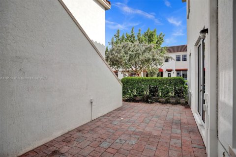 Adosado en alquiler en Miami, Florida, 4 dormitorios, 294.87 m2 № 1881827 - foto 12