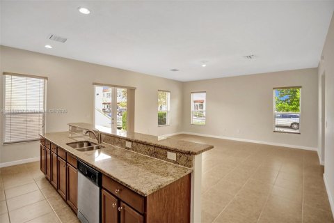 Adosado en alquiler en Miami, Florida, 4 dormitorios, 294.87 m2 № 1881827 - foto 11