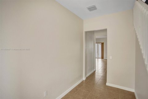 Adosado en alquiler en Miami, Florida, 4 dormitorios, 294.87 m2 № 1881827 - foto 6