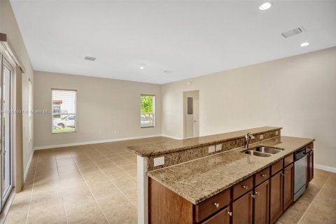 Adosado en alquiler en Miami, Florida, 4 dormitorios, 294.87 m2 № 1881827 - foto 10
