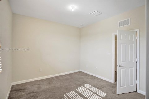 Adosado en alquiler en Miami, Florida, 4 dormitorios, 294.87 m2 № 1881827 - foto 18