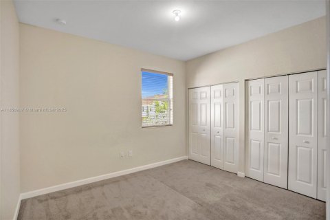 Adosado en alquiler en Miami, Florida, 4 dormitorios, 294.87 m2 № 1881827 - foto 27