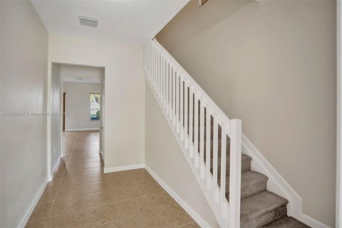 Adosado en alquiler en Miami, Florida, 4 dormitorios, 294.87 m2 № 1881827 - foto 4