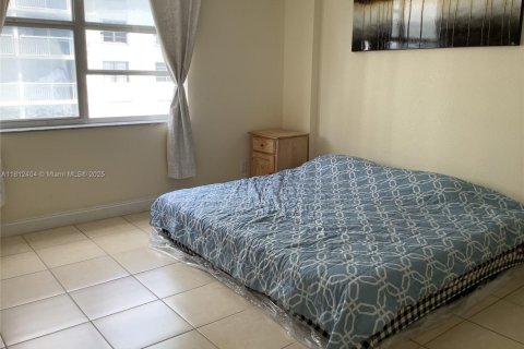 Condominio en venta en Hallandale Beach, Florida, 1 dormitorio, 120.77 m2 № 1766441 - foto 14