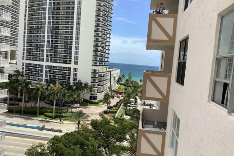Condominio en venta en Hallandale Beach, Florida, 1 dormitorio, 120.77 m2 № 1766441 - foto 15