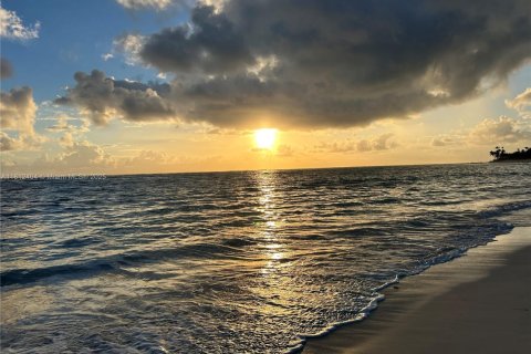 Condominio en venta en Hallandale Beach, Florida, 1 dormitorio, 120.77 m2 № 1766441 - foto 20
