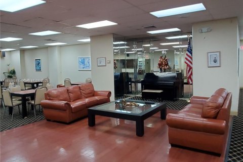 Condominio en venta en Hallandale Beach, Florida, 1 dormitorio, 120.77 m2 № 1766441 - foto 4