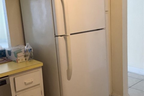 Condominio en venta en Hallandale Beach, Florida, 1 dormitorio, 120.77 m2 № 1766441 - foto 8