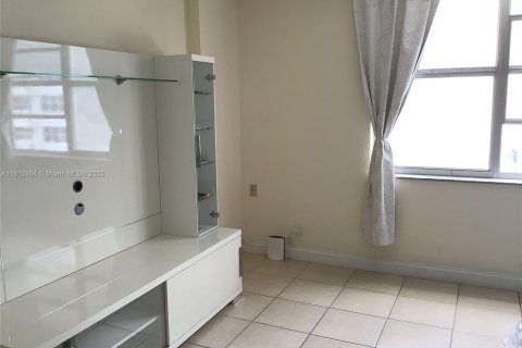 Condominio en venta en Hallandale Beach, Florida, 1 dormitorio, 120.77 m2 № 1766441 - foto 12