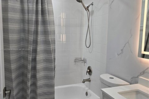 Propiedad comercial en alquiler en Cutler Bay, Florida, 1 dormitorio, 129.51 m2 № 1953596 - foto 5
