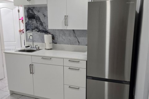 Propiedad comercial en alquiler en Cutler Bay, Florida, 1 dormitorio, 129.51 m2 № 1953596 - foto 3