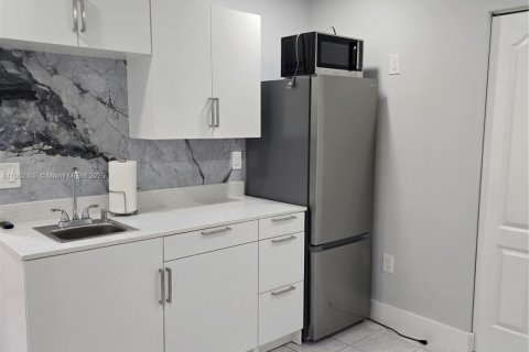 Propiedad comercial en alquiler en Cutler Bay, Florida, 1 dormitorio, 129.51 m2 № 1953596 - foto 4