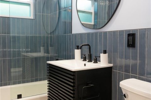 Снять в аренду виллу или дом в Майами, Флорида 3 спальни, 110.37м2, № 1963866 - фото 9