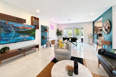 Снять в аренду виллу или дом в Майами, Флорида 3 спальни, 110.37м2, № 1963866 - фото 3