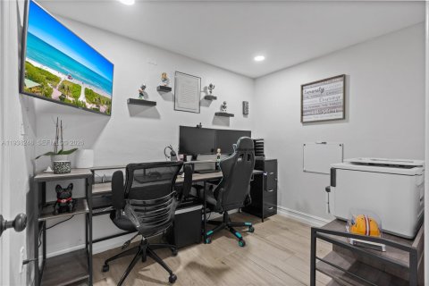 Villa ou maison à vendre à Miami, Floride: 3 chambres, 209.96 m2 № 1995885 - photo 23