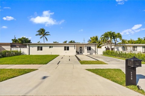 Villa ou maison à Miami, Floride 3 chambres, 209.96 m2 № 1995885