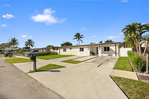 Villa ou maison à vendre à Miami, Floride: 3 chambres, 209.96 m2 № 1995885 - photo 11