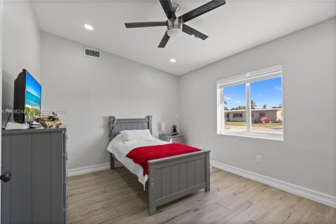 Villa ou maison à vendre à Miami, Floride: 3 chambres, 209.96 m2 № 1995885 - photo 17