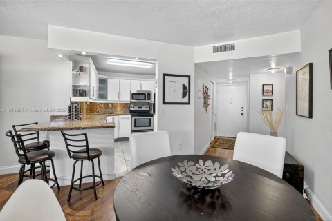 Copropriété à louer à Aventura, Floride: 1 chambre, 80.82 m2 № 1973741 - photo 12