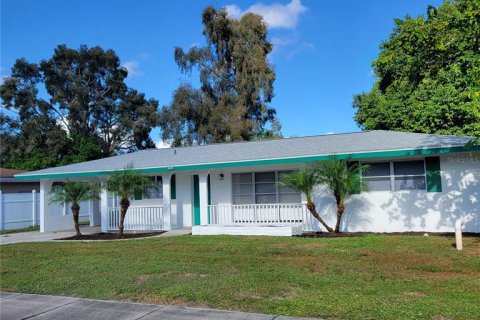 House in Sarasota, Florida 2 bedrooms, 100.89 sq.m. № 2379768 - photo 2