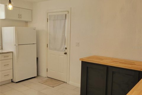 House in Sarasota, Florida 2 bedrooms, 100.89 sq.m. № 2379768 - photo 5