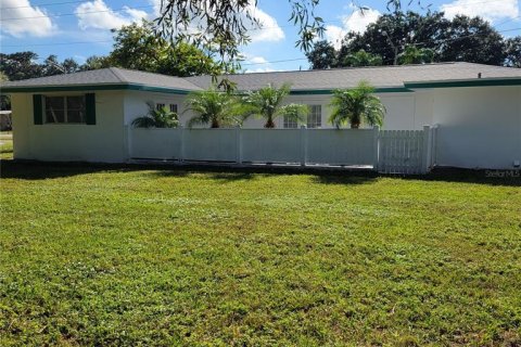 House in Sarasota, Florida 2 bedrooms, 100.89 sq.m. № 2379768 - photo 16