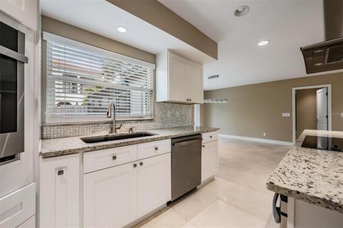 House in Tampa, Florida 3 bedrooms, 172.71 sq.m. № 2103341 - photo 18
