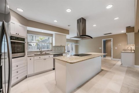 House in Tampa, Florida 3 bedrooms, 172.71 sq.m. № 2103341 - photo 15