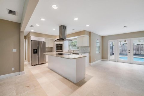 House in Tampa, Florida 3 bedrooms, 172.71 sq.m. № 2103341 - photo 14
