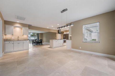 House in Tampa, Florida 3 bedrooms, 172.71 sq.m. № 2103341 - photo 11