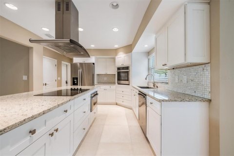 House in Tampa, Florida 3 bedrooms, 172.71 sq.m. № 2103341 - photo 16