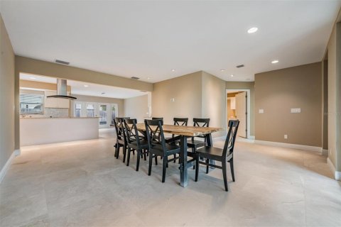 House in Tampa, Florida 3 bedrooms, 172.71 sq.m. № 2103341 - photo 8