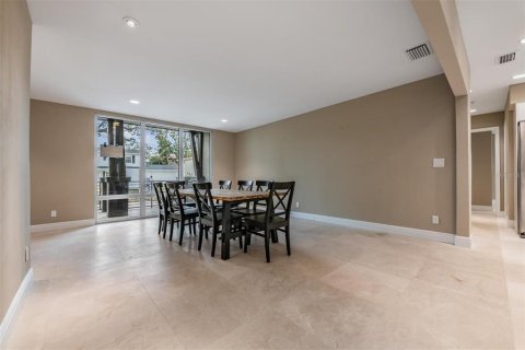 House in Tampa, Florida 3 bedrooms, 172.71 sq.m. № 2103341 - photo 6