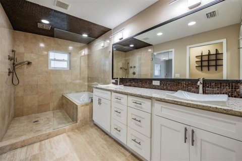 House in Tampa, Florida 3 bedrooms, 172.71 sq.m. № 2103341 - photo 26