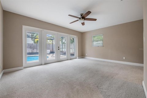 House in Tampa, Florida 3 bedrooms, 172.71 sq.m. № 2103341 - photo 20