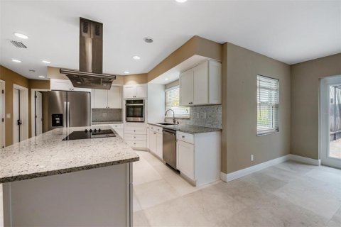 House in Tampa, Florida 3 bedrooms, 172.71 sq.m. № 2103341 - photo 19