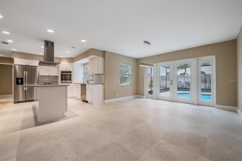 House in Tampa, Florida 3 bedrooms, 172.71 sq.m. № 2103341 - photo 10