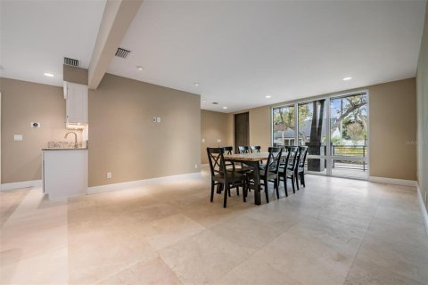 House in Tampa, Florida 3 bedrooms, 172.71 sq.m. № 2103341 - photo 7