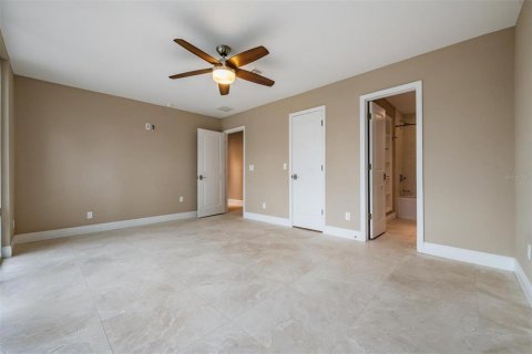 House in Tampa, Florida 3 bedrooms, 172.71 sq.m. № 2103341 - photo 30