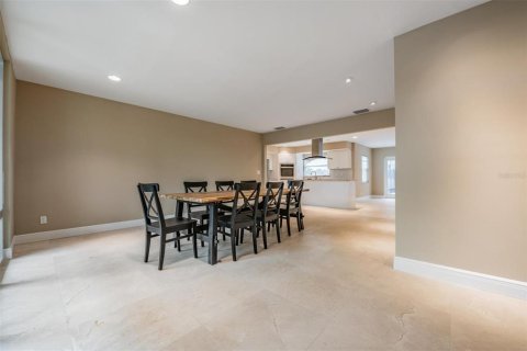 House in Tampa, Florida 3 bedrooms, 172.71 sq.m. № 2103341 - photo 4