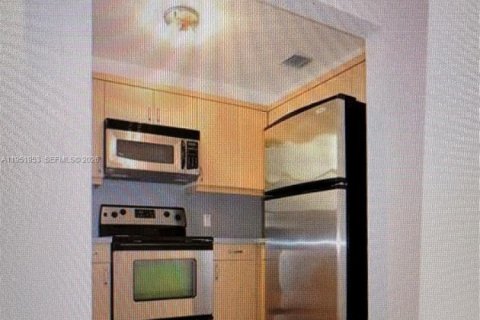 Condominio en alquiler en Miami, Florida, 1 dormitorio, 59.18 m2 № 2054311 - foto 4